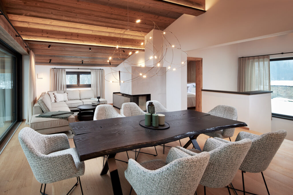 Wohn- Essbereich Apartmenthaus in Kitzbühel gebaut von Bauträger LW-Immo